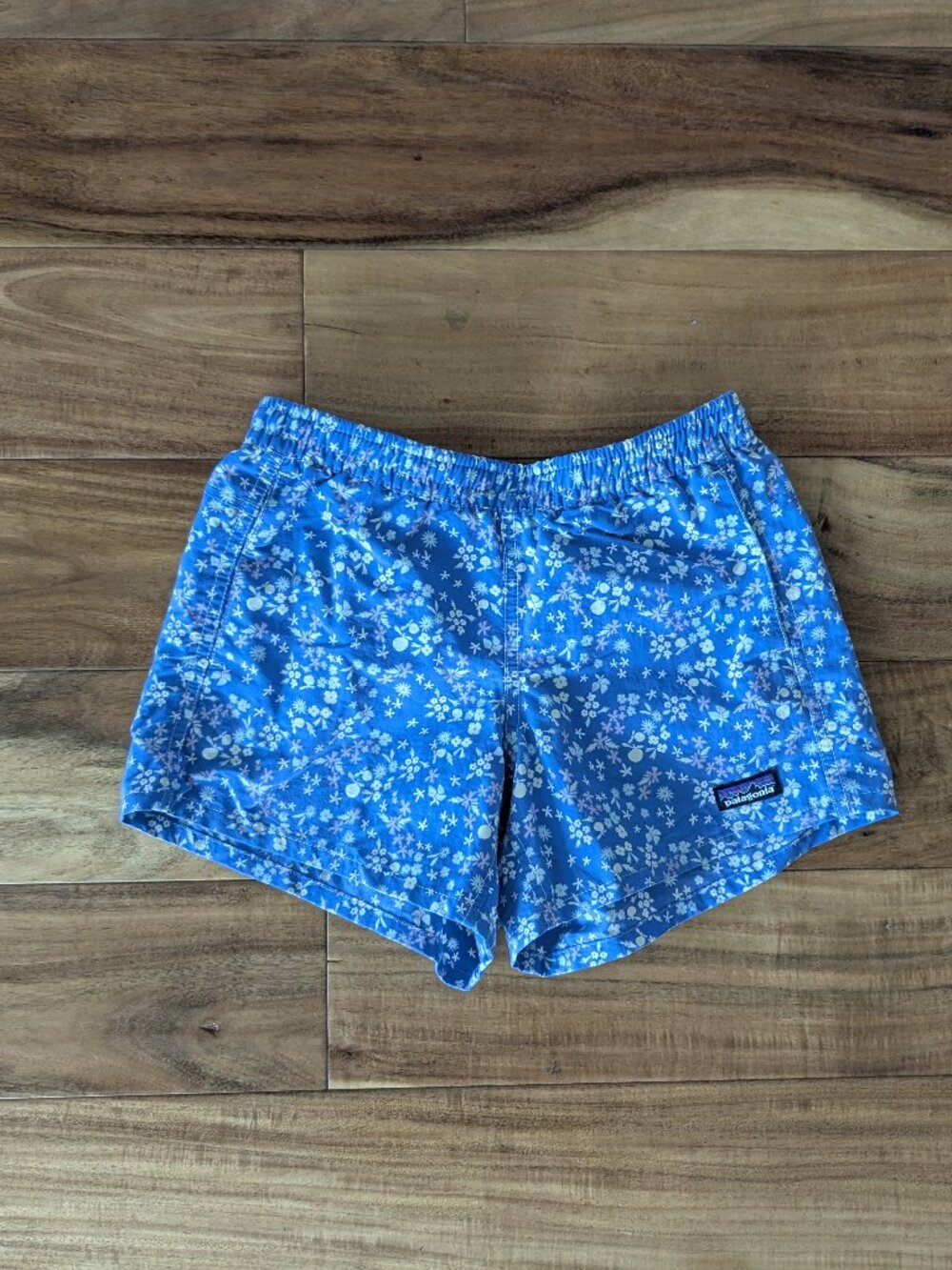 Patagonia girls Baggies shorts - size L - periwinkle color